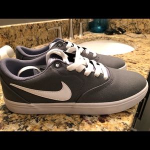 Nike check sb gray women’s size 9